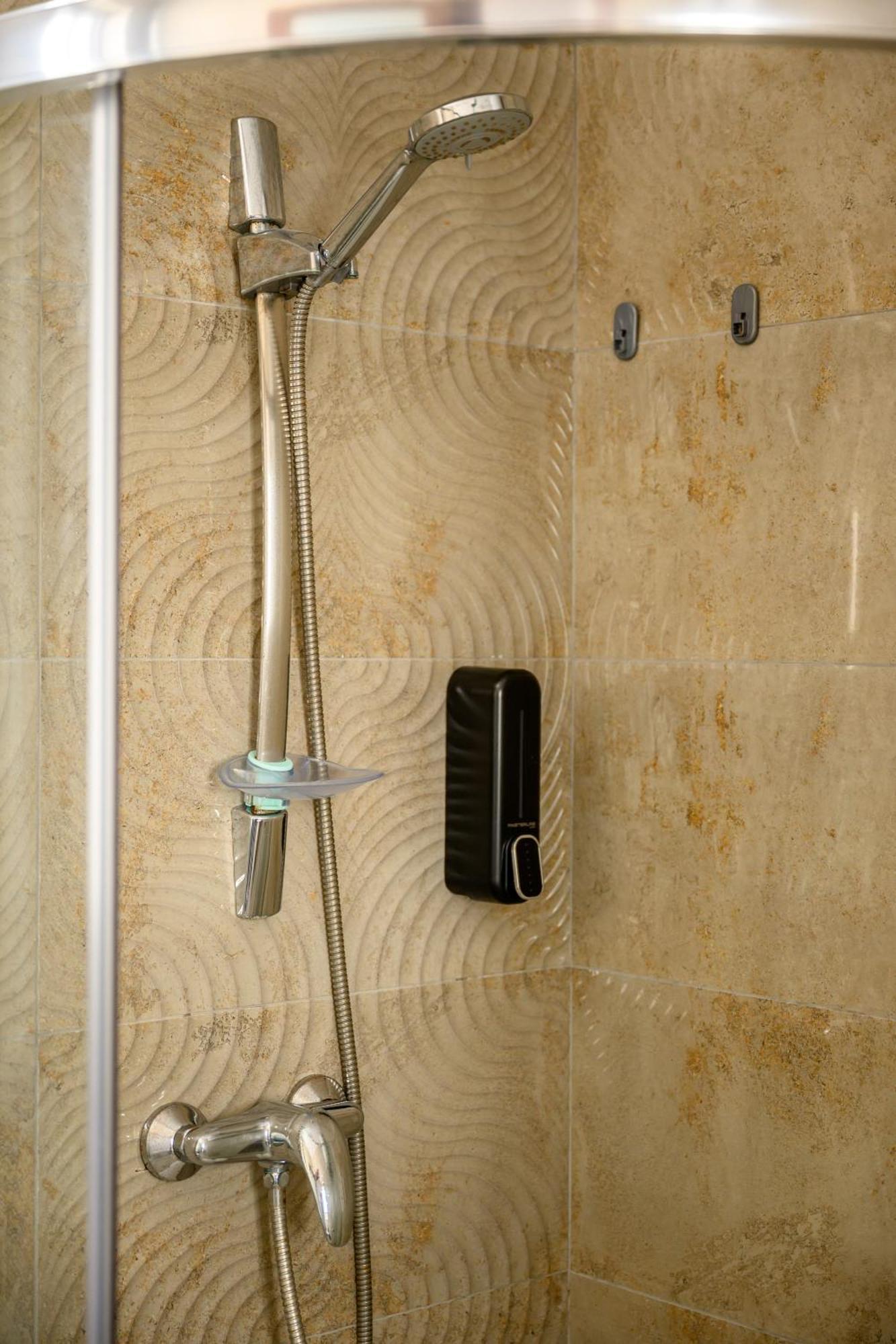 F11 Room 2, Private Room Two Single Beds Shared Bathroom In Shared Flat Msida Bagian luar foto