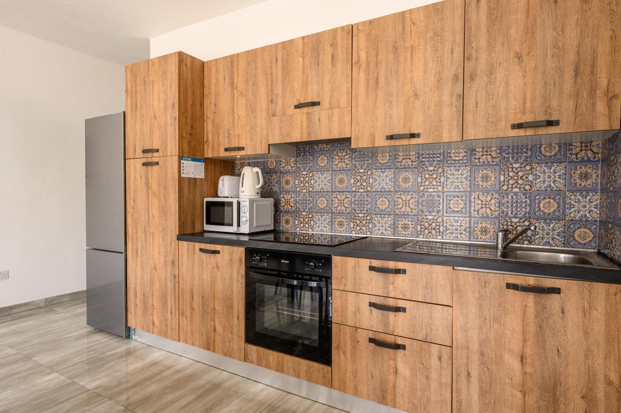 F11 Room 2, Private Room Two Single Beds Shared Bathroom In Shared Flat Msida Bagian luar foto