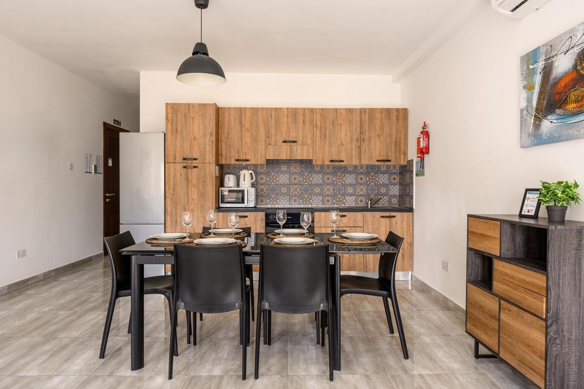 F11 Room 2, Private Room Two Single Beds Shared Bathroom In Shared Flat Msida Bagian luar foto