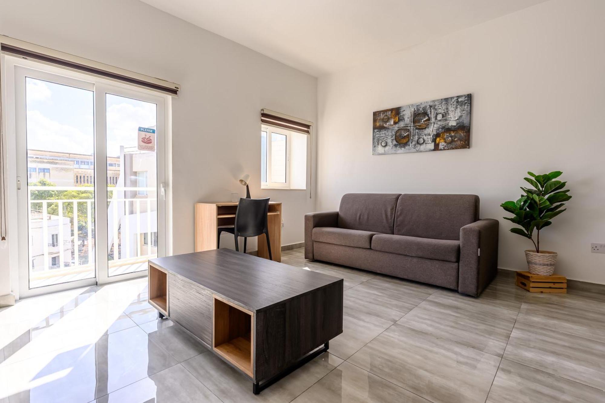 F11 Room 2, Private Room Two Single Beds Shared Bathroom In Shared Flat Msida Bagian luar foto