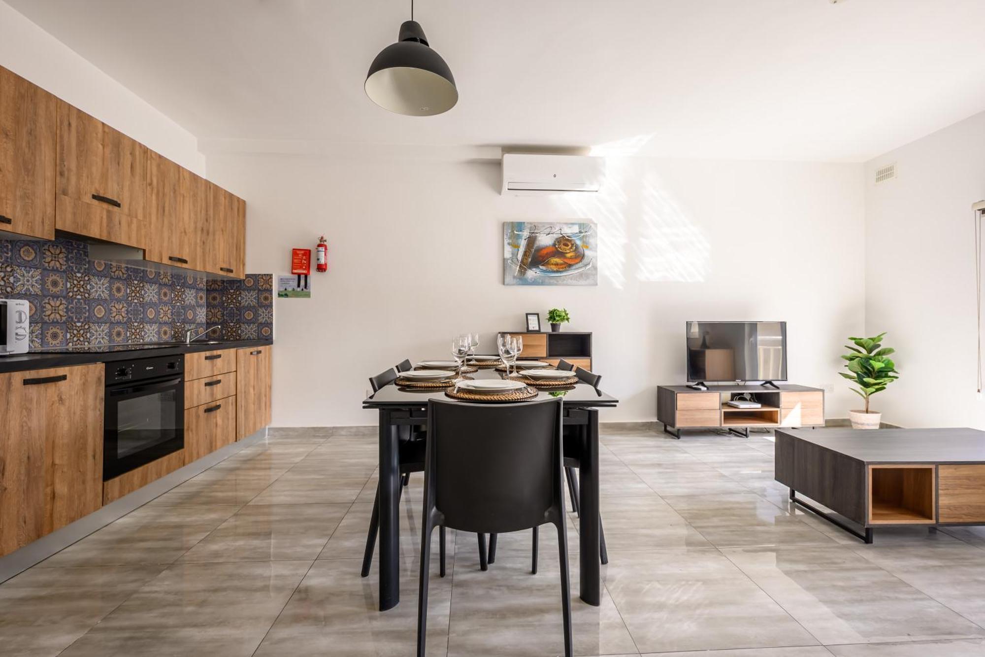F11 Room 2, Private Room Two Single Beds Shared Bathroom In Shared Flat Msida Bagian luar foto