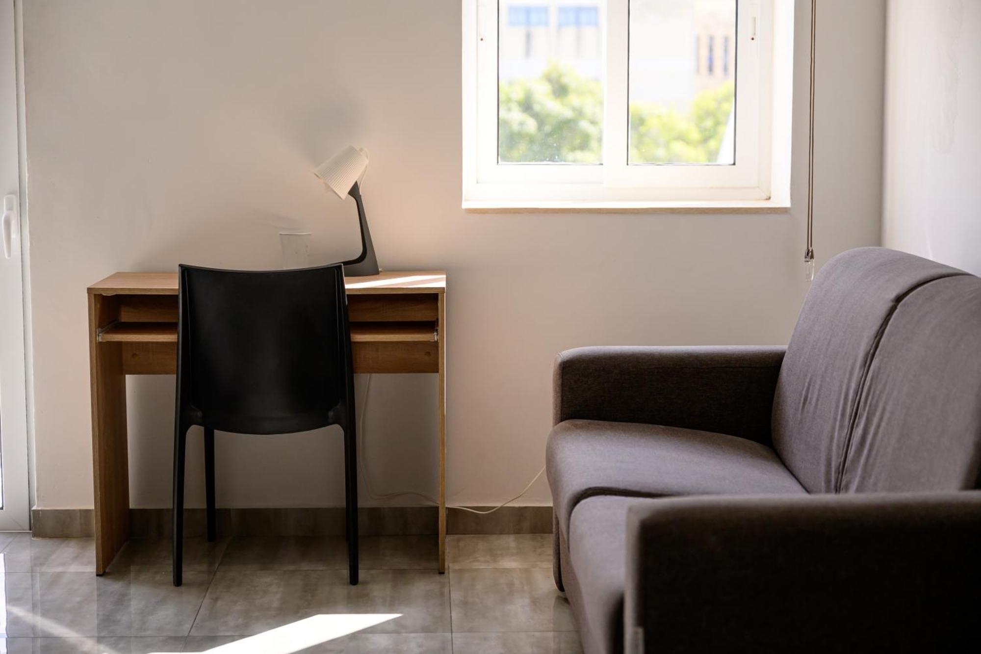 F11 Room 2, Private Room Two Single Beds Shared Bathroom In Shared Flat Msida Bagian luar foto